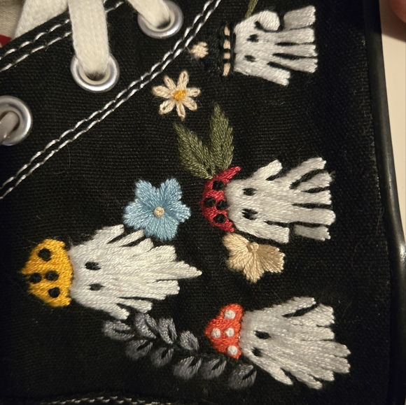Halloween Embroidery Converse - Picture 9 of 10